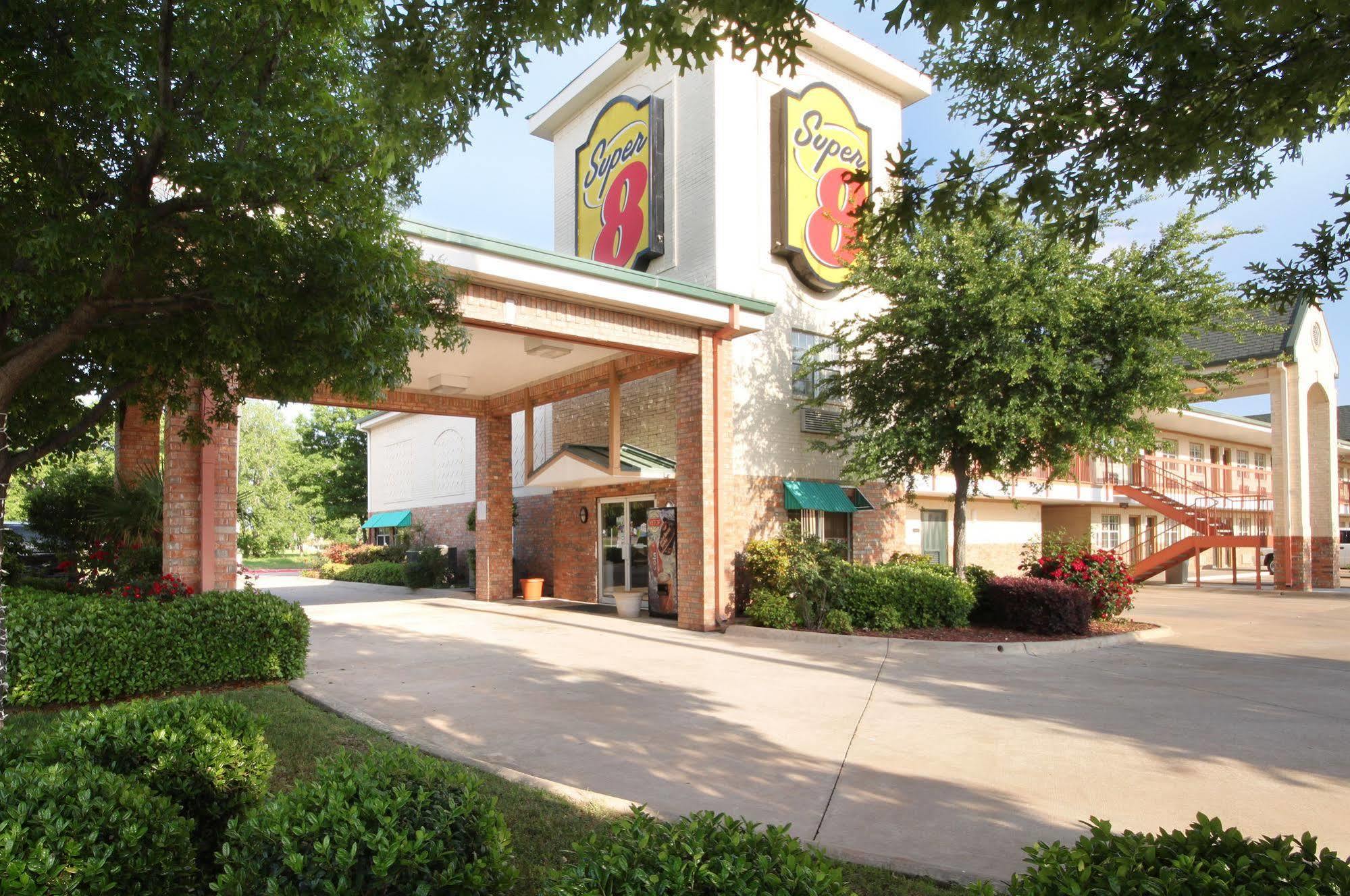 Super 8 By Wyndham Arlington Near At&T Stadium Εξωτερικό φωτογραφία