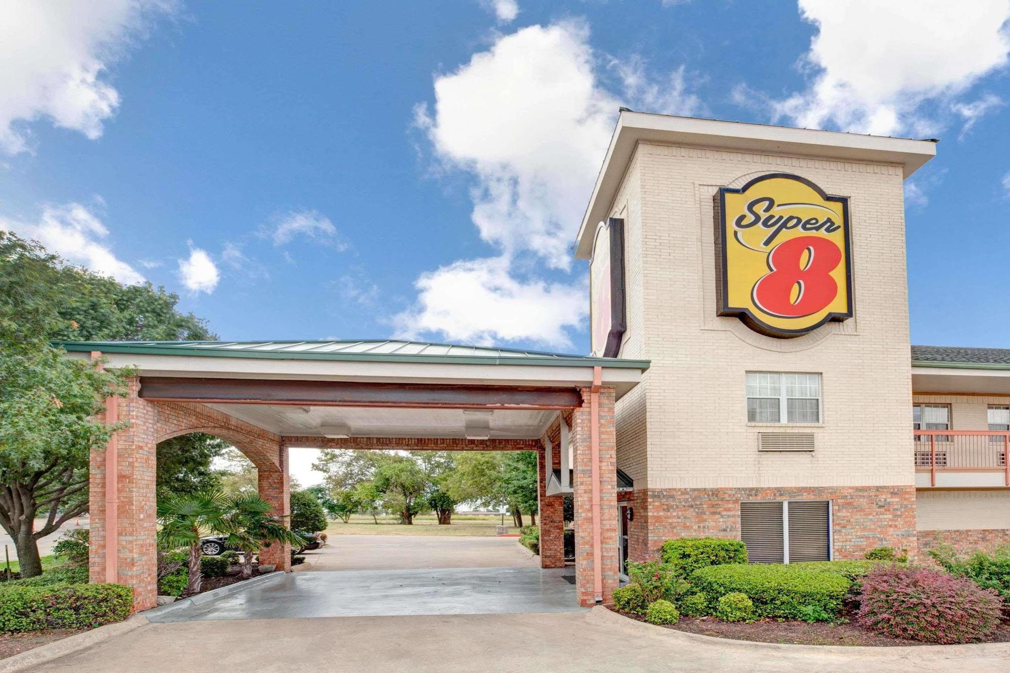 Super 8 By Wyndham Arlington Near At&T Stadium Εξωτερικό φωτογραφία