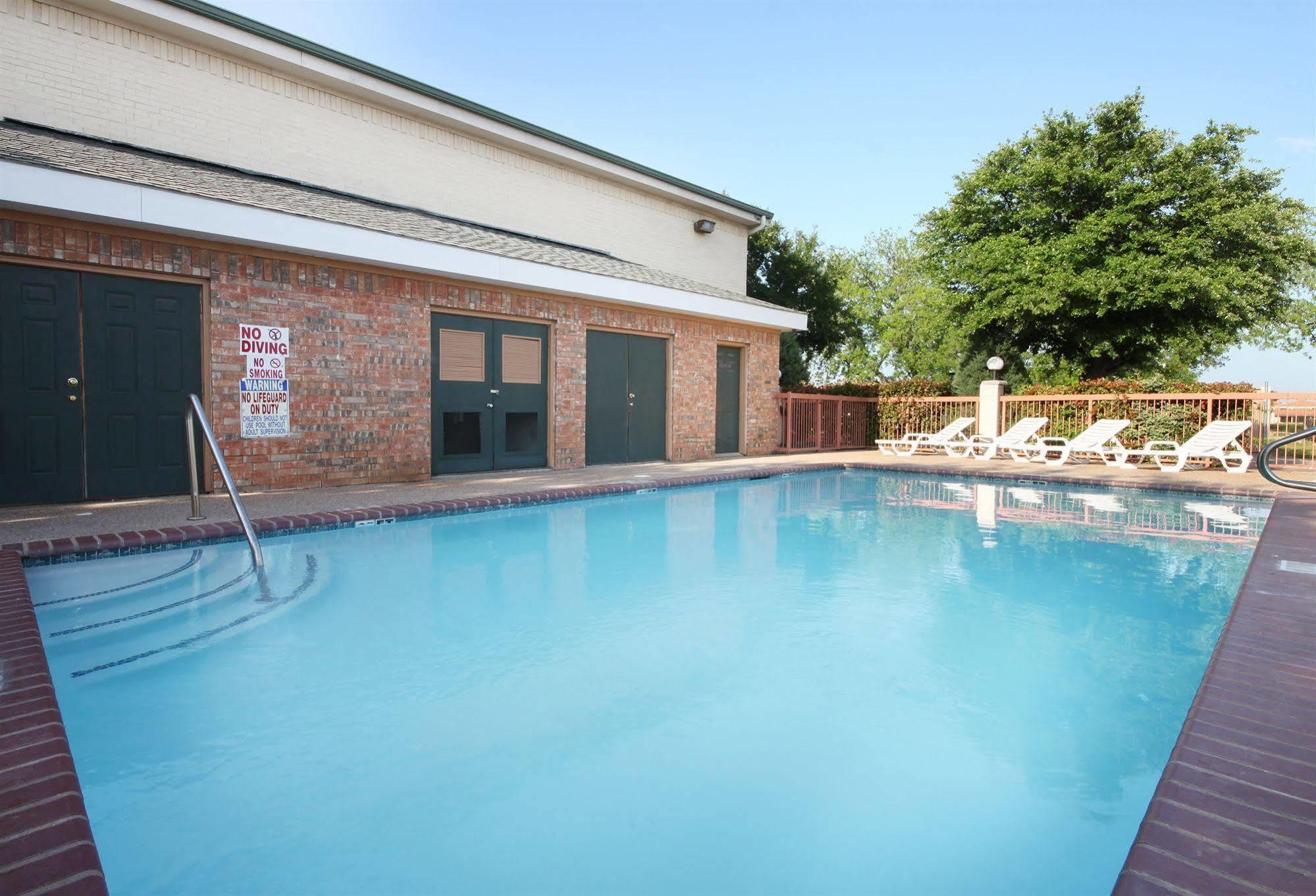 Super 8 By Wyndham Arlington Near At&T Stadium Εξωτερικό φωτογραφία